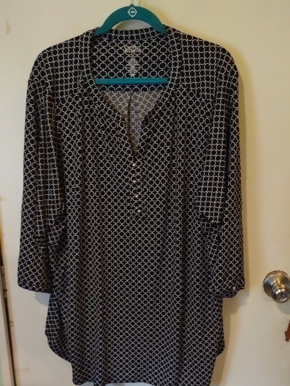 croft & barrow Black Tunic with White Circle Geometric Print